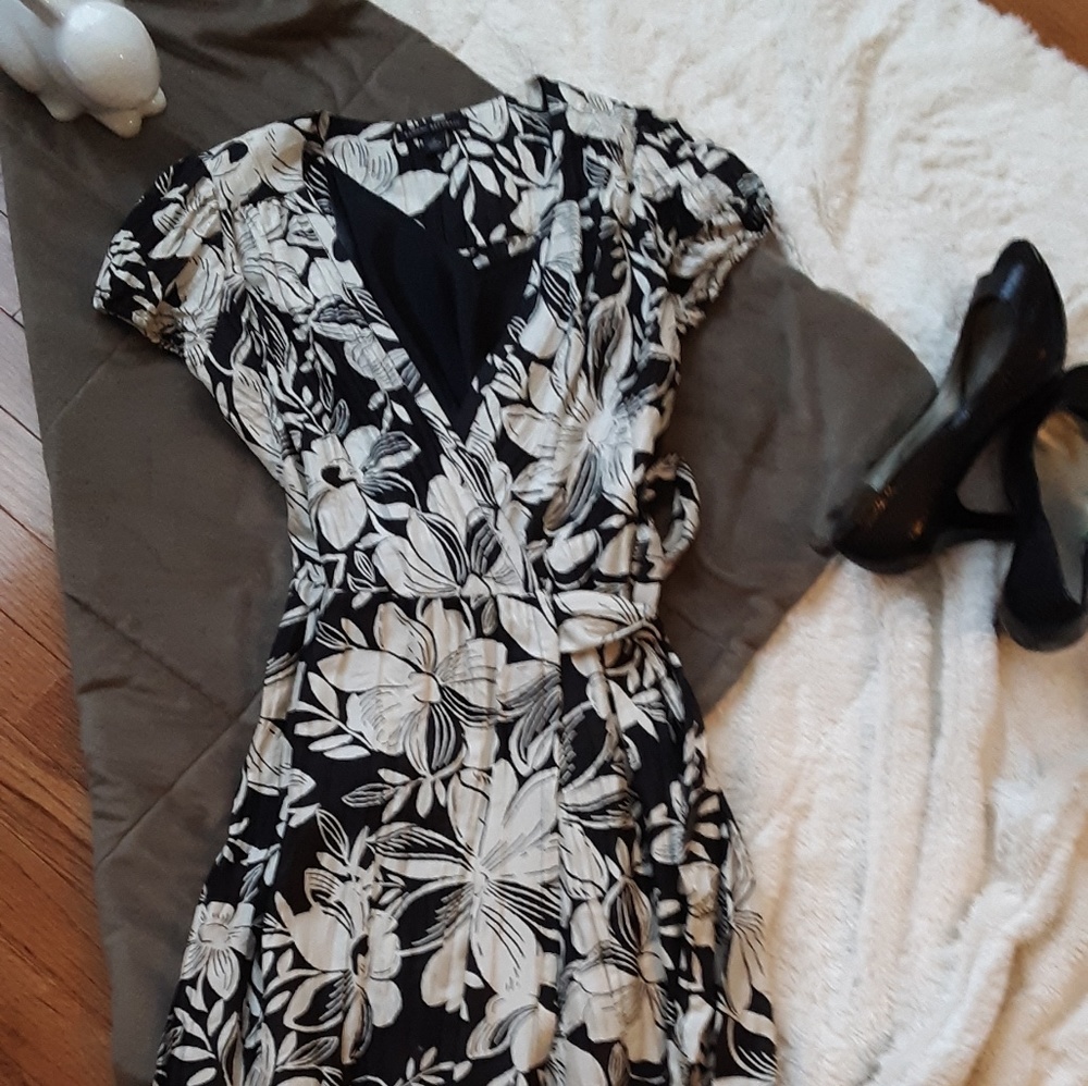Banana Republic Black Crepe Satin Wrap Dress sz 0